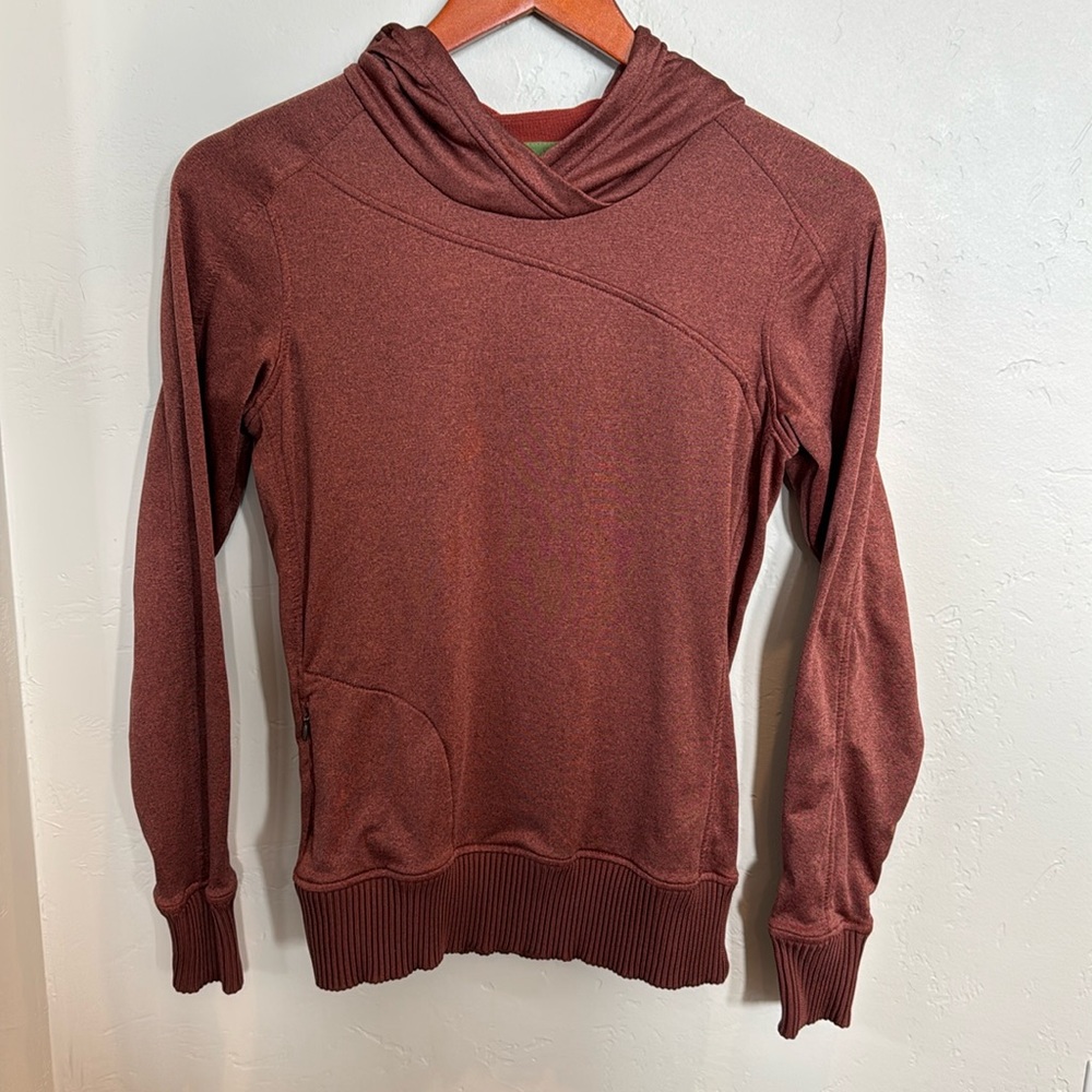Women’s small Earthtec sweatshirt. Lightweight, hooded. Color burnt orange.